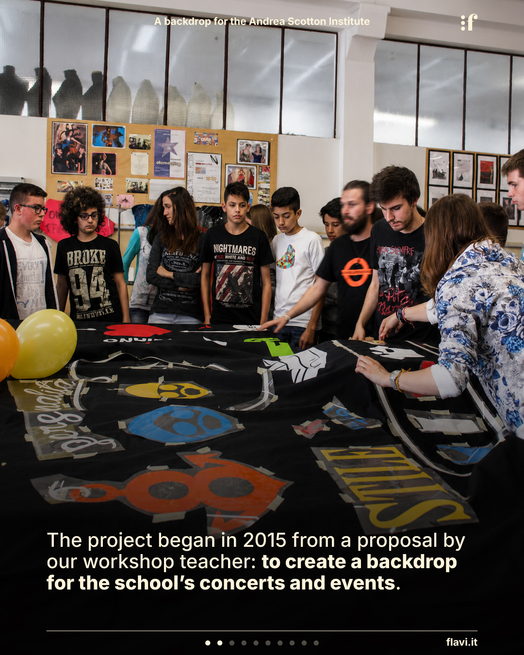 The project began in 2015 from a proposal by our workshop teacher: to create a backdrop for the school’s concerts and events.